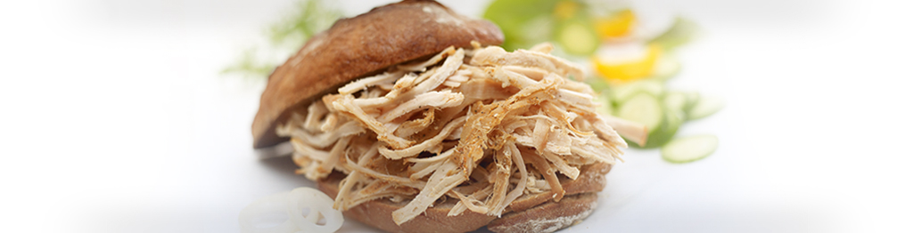 Pulled Turkey – saftig gezupfte Putenbrust mit Kräutermarinade und Rauchgeschmack